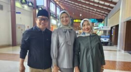 Ket foto. Ketua Umum PKB Muhaimin Iskandar (kiri) bersama istri dan Latifah Shohib (kanan)