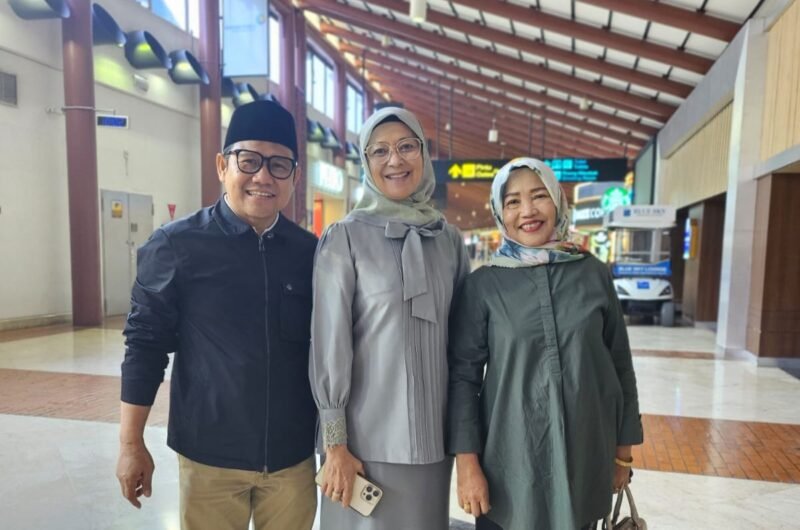 Ket foto. Ketua Umum PKB Muhaimin Iskandar (kiri) bersama istri dan Latifah Shohib (kanan)