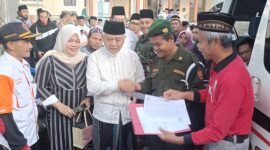 Ket foto. Bupati Malang H.M Sanusi didampingi dengan wakil Bupati Malang Didik Gatot Subroto dan Forkopimda saat meninjau pelayanan Adminduk usai sholat Subuh berjamaah di Masjid Darussalam Pujon 