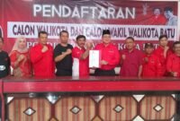 Foto : Didik Gatot Subroto mendaftar Bacakada di kantor DPC PDIP Kota Batu