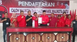 Foto : Didik Gatot Subroto mendaftar Bacakada di kantor DPC PDIP Kota Batu