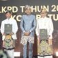Foto : Pj. Wali Kota Batu bersama Pimpinan DRPD menerima Opini WTP dari BPK