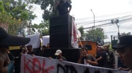 Foto : Ketua GRIB Malang, Damanuri Jab saat gelar aksi 