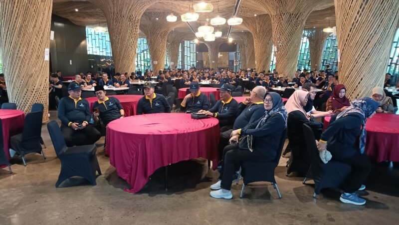 Ket foto. Peserta Outing Perumda Tirta Kanjuruhan di Semarang 