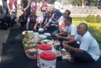 Foto : Pj Walikota Malang Wahyu Hidayat didampingi Sekretaris Daerah Kota Malang Erik Setyo Santoso dan Kepala Dinas Lingkungan Hidup Kota Malang Noer Rahman Wijaya saat Cangkrukan Bareng Petugas Kebersihan