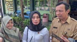 Ket foto. Kepala Unit PPA Polresta Malang Kota Iptu Khusnul Khotimah (tengah) saat memberikan keterangan pada awak media 