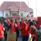 Aksi demo Kader PDIP Kabupaten Malang di Kantor DPC PDIP Kepanjen Jumat.