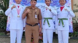 Foto : Kepala SMKN 1 Kepanjen Kabupaten Malang Lasmono ,S.Pd.,M.M saat foto bersama dengan M.Raihan siswa XI TKR 1 SMKN 1 Kepanjen Malang terpilih sebagai Paskibraka Nasional