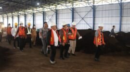 Foto : Kunjungan ke area sorting yang merupakan bagian dari TPA Supiturang