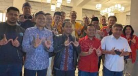 Foto : Sekjen PSI Raja Juli Antoni bersama pasangan WALI