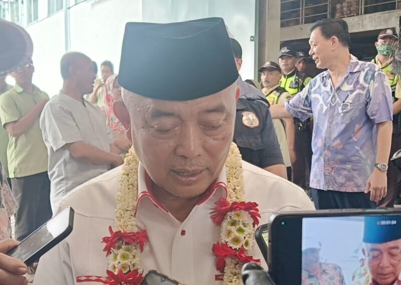 Ket foto. Calon Bupati Malang H.M Sanusi saat diwawancara awak media 