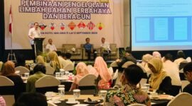Foto : Kepala Dinas Lingkungan Hidup Noer Rahman Wijaya saat memberikan sambutan