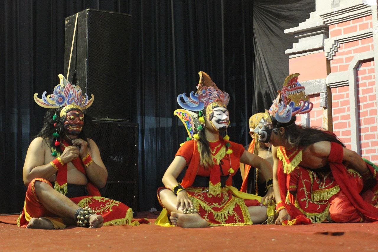 Topeng Malang Tolak Punah, Seniman Gaungkan Melalui Film Dokumenter WhatsApp Image 2024-09-29 at 02.40.12 (1)