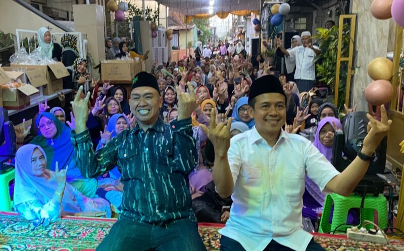 Foto : Paslon Abadi hadir di kediaman H Achsanoel Ludzfi dan Hj Aisyah Ludzfi  di Mergosono