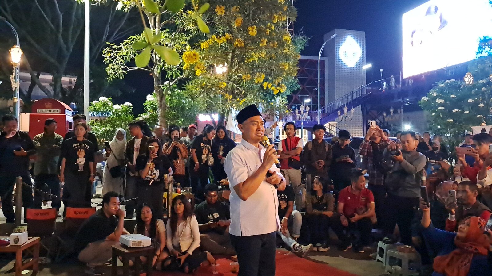 Didaulat Sebagai Walikota Gibol, Abah Anton Memang Penggemar Sepakbola Berat 1000304715
