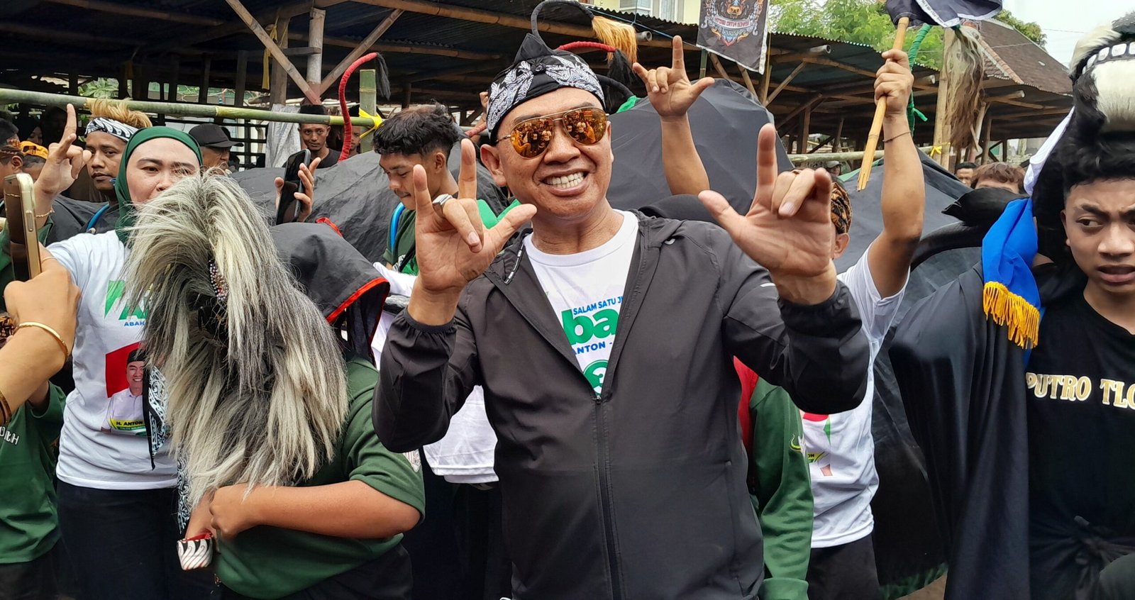 Meriah, Ratusan Warga Pandanwangi Bergembira Ria Bersama Abah Anton di Acara Bantengan 20241020_102511