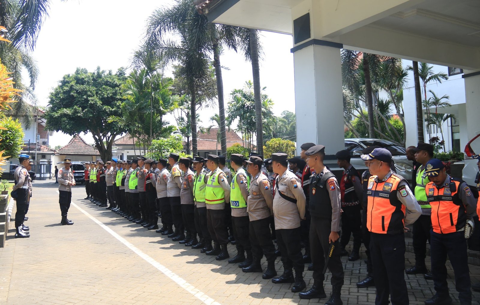 296 Personel Gabungan Siap Amankan Debat Pertama Pilkada Kabupaten Malang 2024 5c22b508-aec2-4759-9dd7-24680005a385