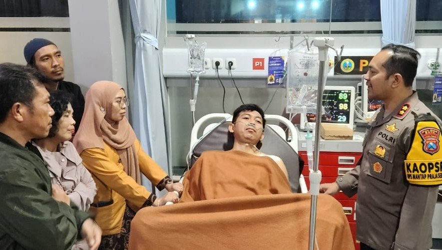 Penjual Bakso Jadi Korban Penembakan, Kapolres Batu Tanggung Biaya Pengobatan dan Operasi Korban WhatsApp Image 2024-10-10 at 10.14.41
