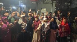 Foto : Abah Anton bersama Warga Bakalan Krajan