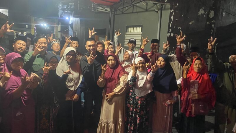 Foto : Abah Anton bersama Warga Bakalan Krajan