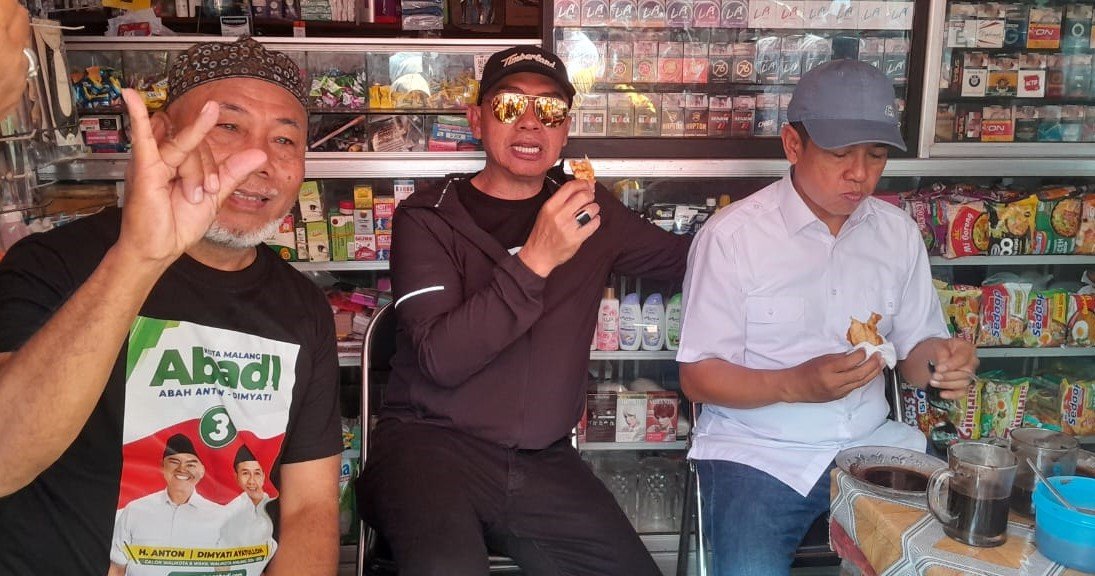 Merakyat, Abah Anton - Dimyati Ngopi dan Makan Gorengan di Pasar Splindid WhatsApp Image 2024-10-22 at 19.47.41