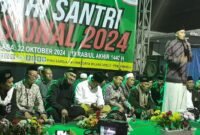 Foto : Calon Walikota Malang Sam HC duduk berdampingan dengan Abah Anton dan Dimyati saat hadir di perayaan Hari Santri
