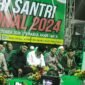 Foto : Calon Walikota Malang Sam HC duduk berdampingan dengan Abah Anton dan Dimyati saat hadir di perayaan Hari Santri