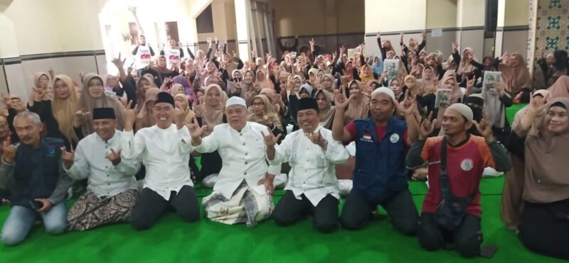 Foto : Abah Anton bersama majelis di Panti Asuhan Nurul Mutaqiem di Kelurahan Kebonsari Sukun,
