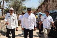 Foto : Plt. Bupati Malang, Drs. H. Didik Gatot Subroto, SH.MH didampingi Kepala Dinas PU Bina Marga Khairul Isnaidi Kusuma melakukan peninjauan ke beberapa titik lokasi