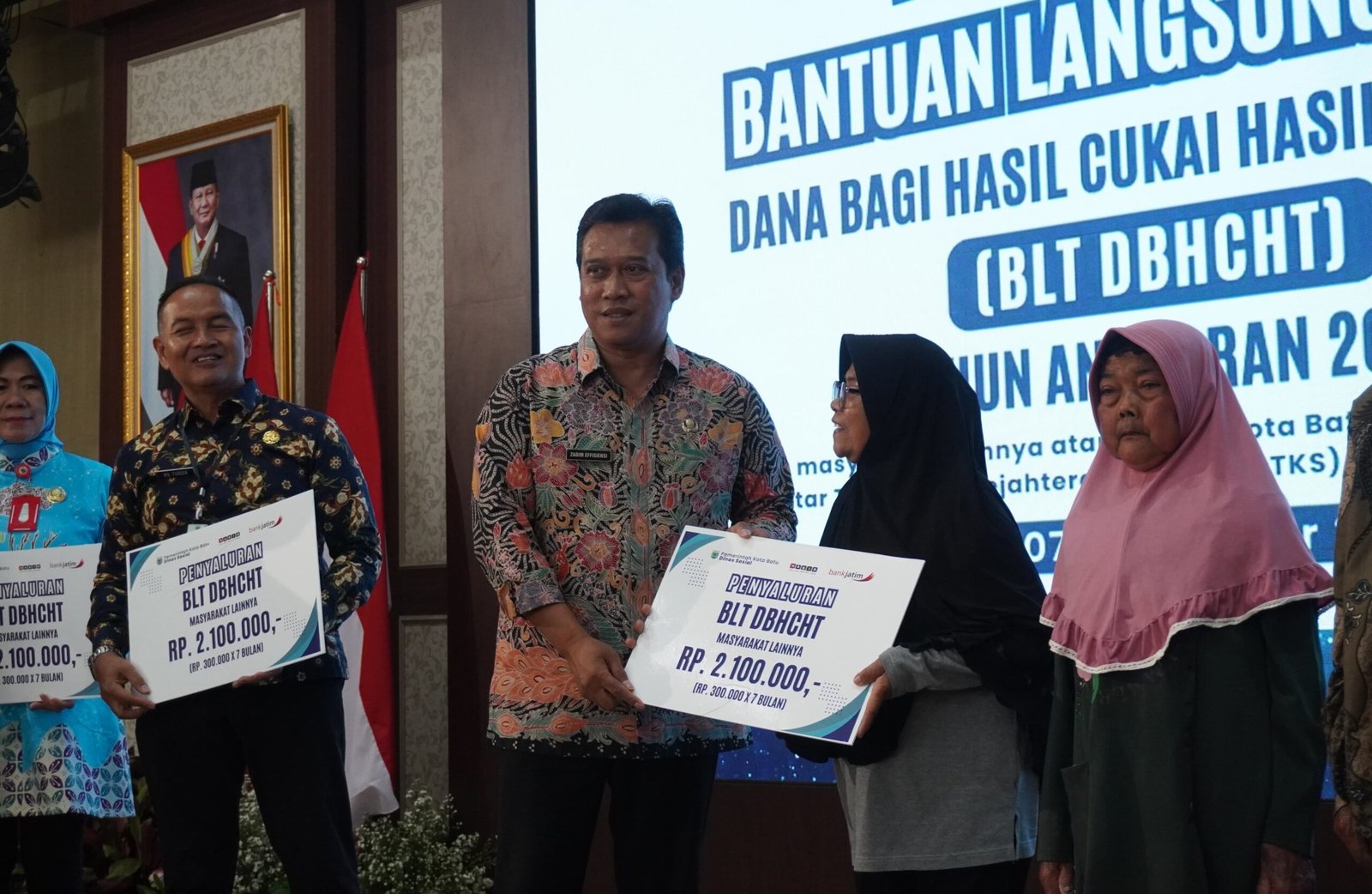 275 Warga Kota Batu Terima Bantuan Langsung Tunai DBHCHT Tahun Anggaran 2024 015edb89-7f55-4db8-b889-b02c57bb1705