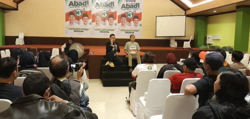 Foto : Abah Anton dan Dimyati saat diskusi bersama ratusan para driver ojek online di Kota Malang