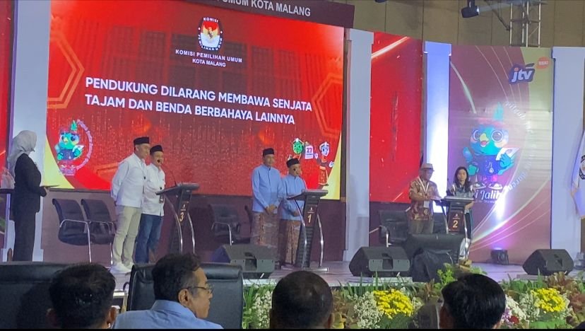 KPU Kota Malang Ubah Posisi Berdiri Paslon Saat Debat Kedua Pilkada 2024 IMG-20241110-WA0003
