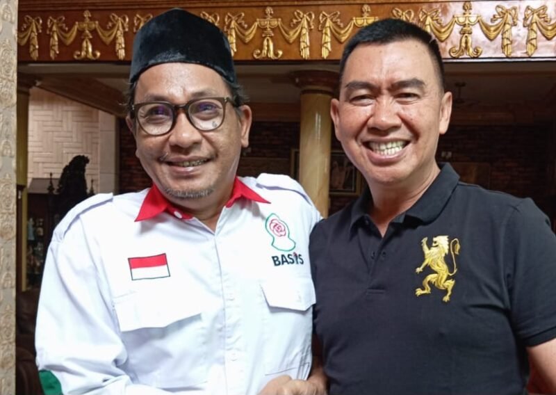 Foto :  Cahyadin atau Gus Dien bersama Abah Anton