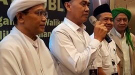 Foto : Paslon Abah Anton -Dimyati didampingi para ulama usai debat publik kedua
