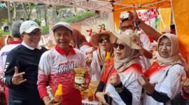 Foto : Dimyati Ayatulloh bersama teman semasa SMA