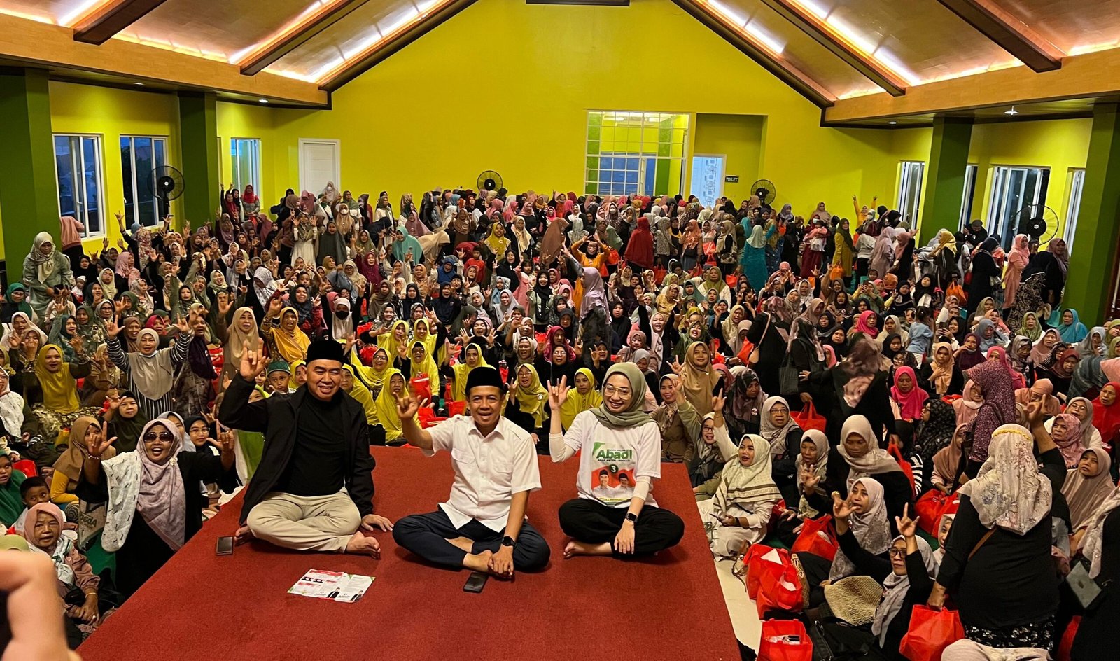 Akhiri Masa Kampenye Pilwakot, Abadi Gelar Doa Bersama Dengan Ribuan The Power Emak-Emak WhatsApp Image 2024-11-23 at 06.16.41