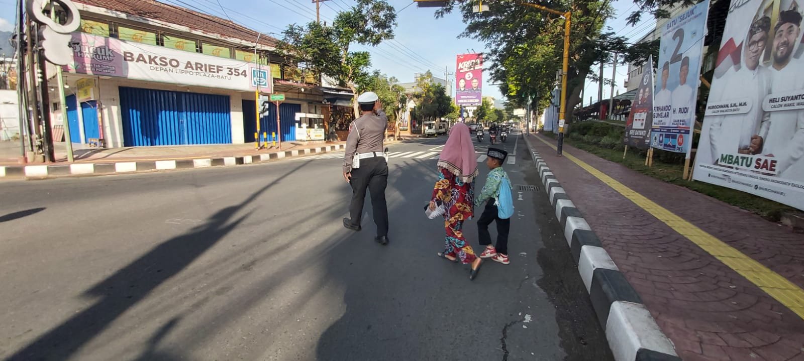 Jelang Nataru, Satlantas Polres Batu Mengintensifkan Kegiatan Poros Pagi 1000435749