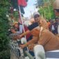 Ket foto. Bupati Malang H.M Sanusi (pakai kopiah) bersama Kepala Dinas PU Bina Marga Khairul Isnaidi Kusuma saat mengecek jembatan Ternyang usai diresmikan 