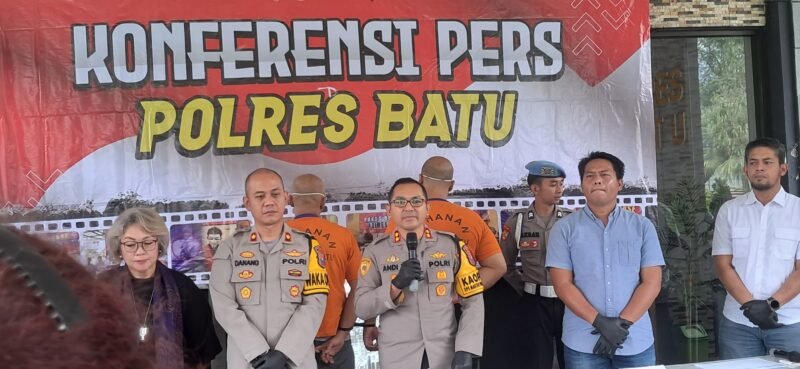 Ket foto. Konferensi pers Operasi Tangkap Tangan (OTT) tindak pidana pemerasan oknum wartawan dan PPA kota Batu oleh Kepolisian Resor Batu 