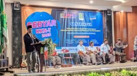 Ket foto. Penutupan KKN Tematik dengan program Santrinova yang ditutup oleh Rektor Universitas Raden Rahmat Malang Drs KH Imron Rosyadi Hamid, SE, MSi