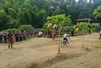 Ket foto. Bupati Malang H.M Sanusi (baju kheki) saat Sambang Desa mengunjungi potensi potensi wisata yang ada di Desa Purwoasri Singosari