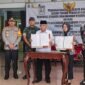 Bupati Malang Drs. HM Sanusi dan Any Virgyani, ST., MT., usai penandatanganan BAST Kegiatan Serah Terima Pengelolaan Stadion Kanjuruhan serta Penandatangan BAST Stadion Kanjuruhan di Pringgitan Pendopo Agung