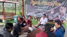 Anggota DPRD Kabupaten Malang dari Fraksi PDI Perjuangan (FPDIP), Redam Guntur Krismantara, saat hadiri Safari Ramadan Jejak Kearifan bersama komunitas Amartya Bumi Kepanjian di sentra Alpukat Pameling Lawang Malang (26/03)