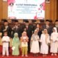 Ket foto. Berdiri dari arah  kiri ke kanan, Wakil Bupati Malang Lathifah Shohib, Bupati Malang H.M Sanusi bersama ketua dan Wakil Ketua DPRD kabupaten Malang