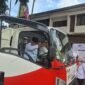 Keterangan: Bupati Malang Drs HM Sanusi saat melakukan uji coba Arm Roll Dump Truck CSR Bank Jatim di Pendopo Agung (istimewa)