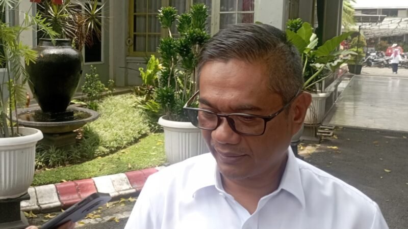 Darmadi, Ketua DPRD Kabupaten Malang saat di temui awak media di Pendopo Agung Kabupaten Malang (05/02)