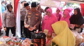 Kapolres Pasuruan, AKBP Jazuli Dani Iriawan saat membuka Pasar Murah di Mapolres Pasuruan (20/03)