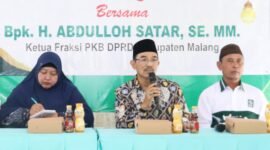Ketua Fraksi PKB DPRD Kabupaten Malang, H. Abdulloh Satar, M.M. saat menghadiri peringatan Nuzulul Qur'an 1446 Hijriah Yayasan Al-Hidayah, Desa Tirtomoyo, Pakis, Kabupaten Malang, Jumat (21/03/2025) sore