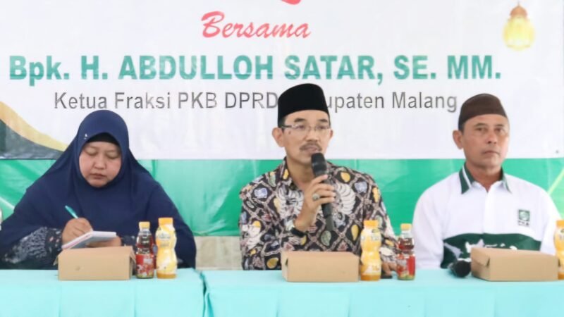 Ketua Fraksi PKB DPRD Kabupaten Malang, H. Abdulloh Satar, M.M. saat menghadiri peringatan Nuzulul Qur'an 1446 Hijriah Yayasan Al-Hidayah, Desa Tirtomoyo, Pakis, Kabupaten Malang, Jumat (21/03/2025) sore