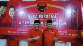 Ketua DPC PDI Perjuangan Kota Malang I Made Riandiana Kartika (kiri)